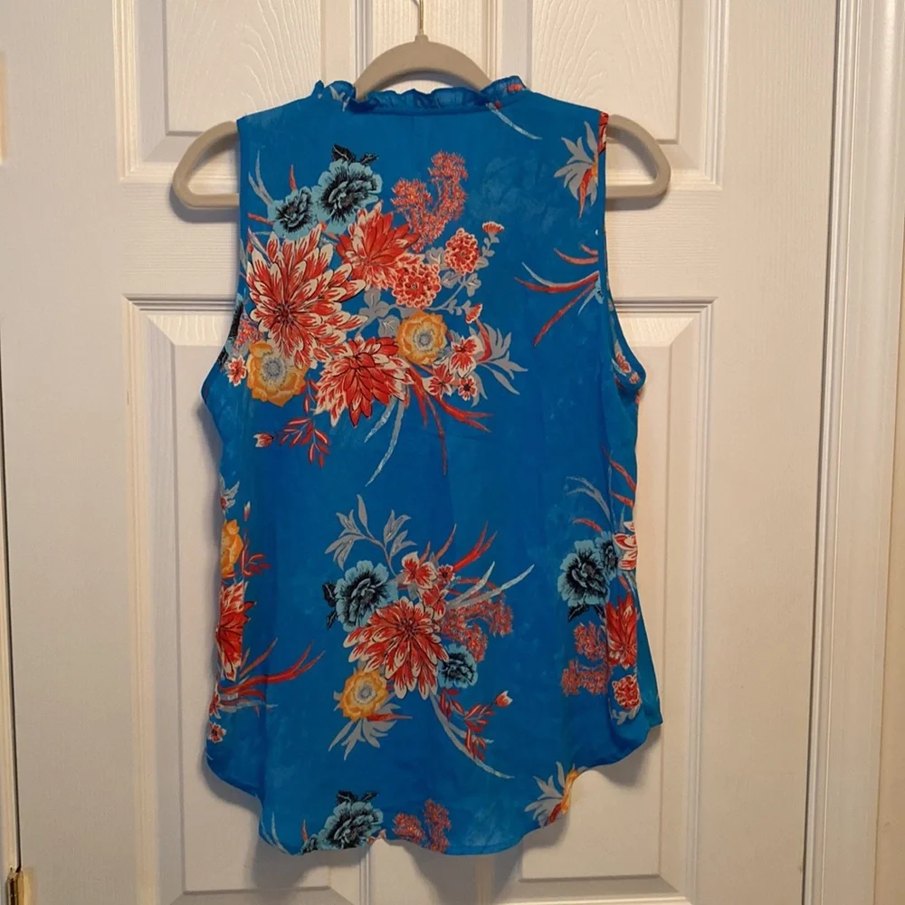 NWOT Violet + Claire Floral Sleeveless Top…size M - Picture 2 of 4